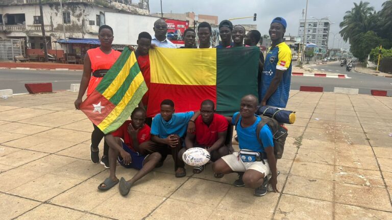 Photo de famille Sylvain Bossouvi et la famille du Rugby au Togo
