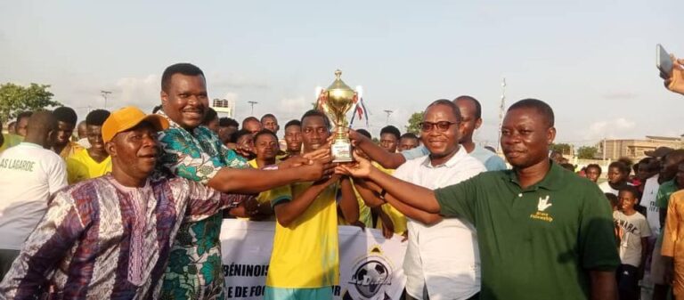 AS Lagarde, champion Ligue Amateur lors de la remise