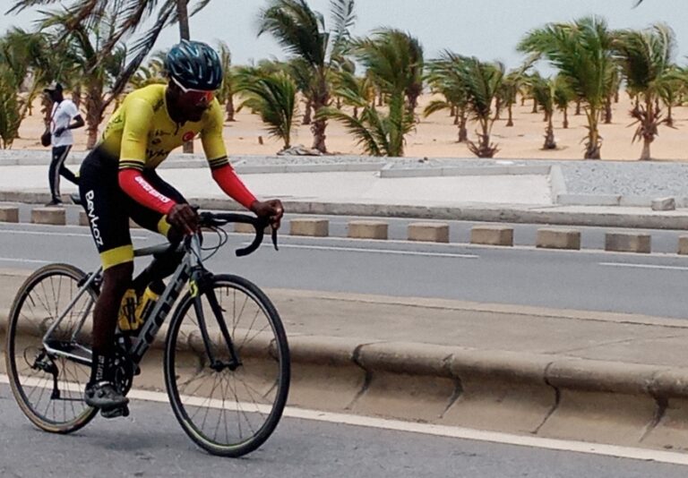 Rémi Sowou,  coureur béninois avec 10 ans de vélo