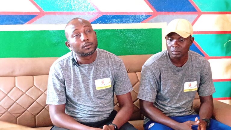 Le sélectionneur des Guépards Maracaniers Dansou avec son adjoint Mauriac