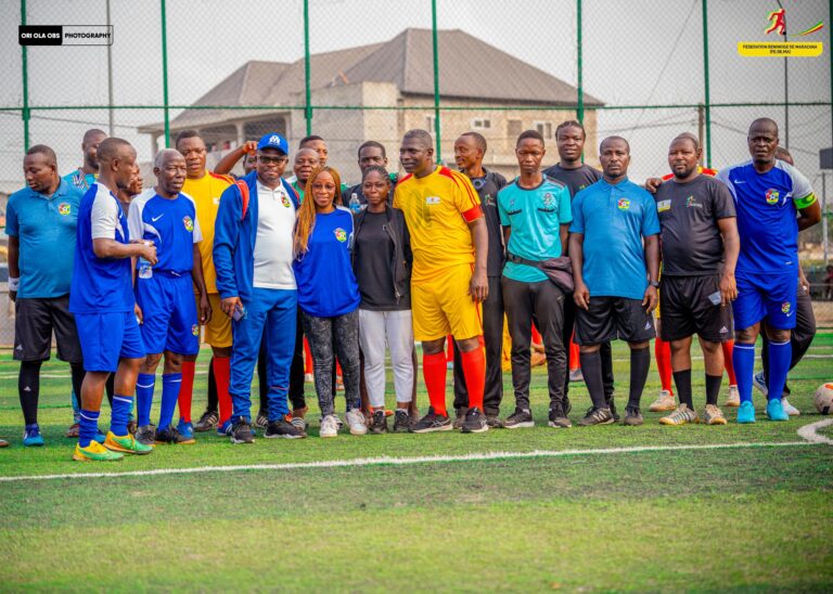 Lancement saison Fébéma , photo de famille avec la délégation de la Fétoma